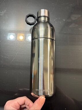 Starbucks Metallic silver Stainless steel Water Bottle 20oz travel cold tumbler